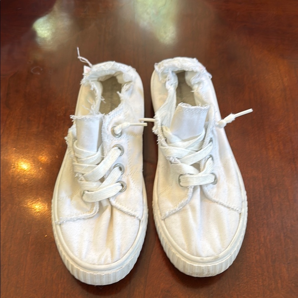 Tommy Bahama White Canvas Sneakers Casual Style